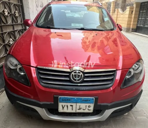 Brilliance FRV Cross 2015 Burgundy Used for Sale - 1