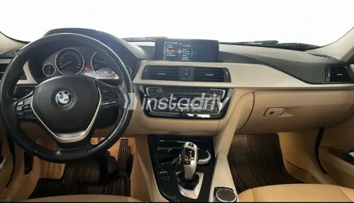 بي ام دبليو 318 2018 أزرق مستعملة للبيع - 1