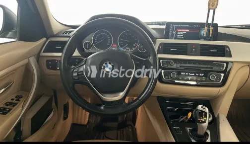 بي ام دبليو 318 2018 أزرق مستعملة للبيع - 6