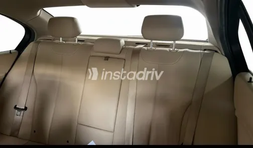 بي ام دبليو 318 2018 أزرق مستعملة للبيع - 7