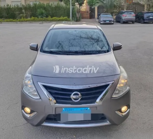 نيسان صنى 2018 رمادي مستعملة للبيع - 3