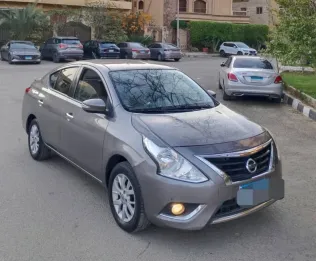 نيسان صنى 2018 رمادي مستعملة للبيع