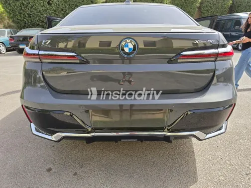 بي ام دبليو اى 7 2024 رمادي مستعملة للبيع - 1