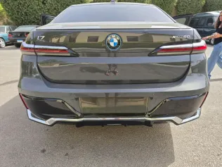 بي ام دبليو اى 7 2024 رمادي مستعملة للبيع