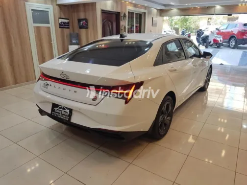 Hyundai Elantra 2022 White Used for Sale - 4