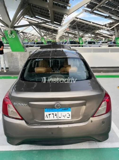 نيسان صنى 2021 ذهبي مستعملة للبيع - 2