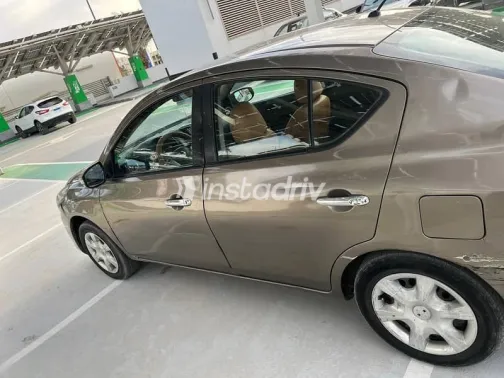 نيسان صنى 2021 ذهبي مستعملة للبيع - 5