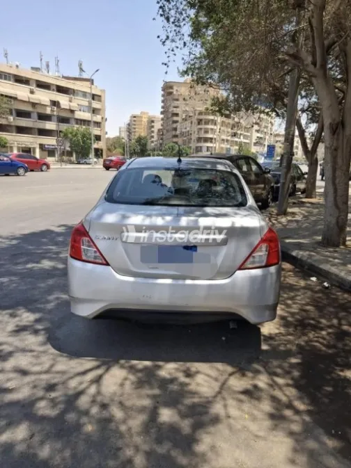 نيسان صنى 2022 فضي مستعملة للبيع - 2