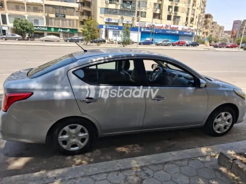 نيسان صنى 2022 فضي مستعملة للبيع - 3