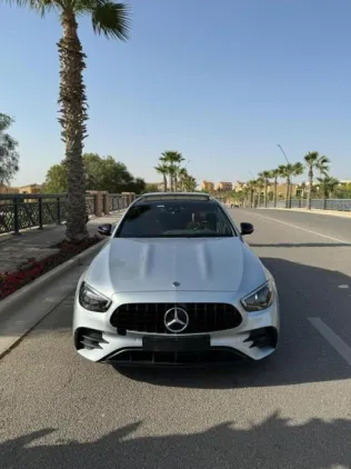 مرسيدس E 300 2021 أبيض مستعملة للبيع