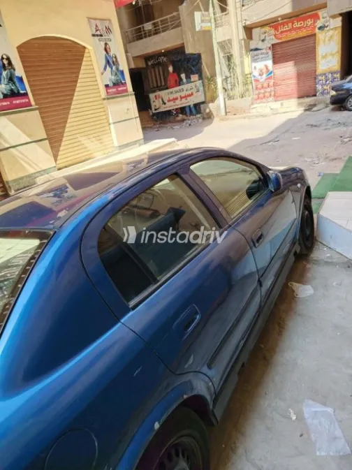 اوبل أسترا 2002 أزرق مستعملة للبيع - 1