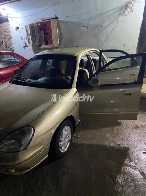 Daewoo Nubira 2000 Gold Used for Sale - 3