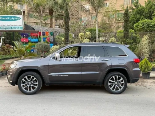 Jeep Grand Cherokee 2017 Gray Used for Sale - 9