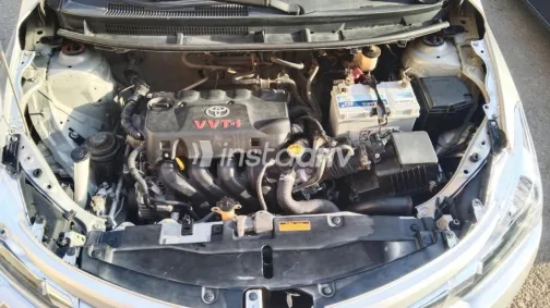 Toyota Yaris 2015 Silver Used for Sale - 4