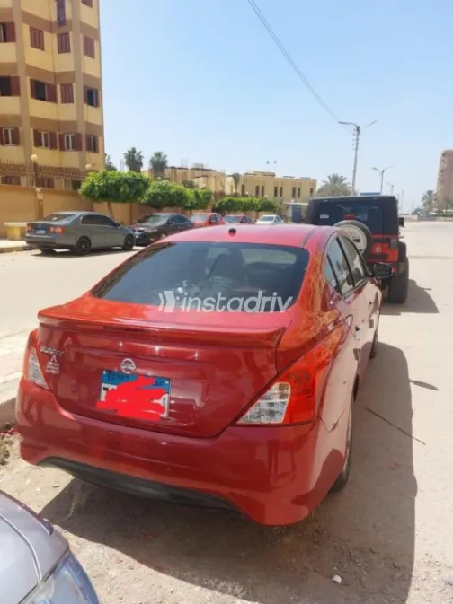 نيسان صنى 2025 أحمر غامق مستعملة للبيع - 3