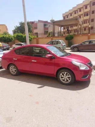 نيسان صنى 2025 أحمر غامق مستعملة للبيع