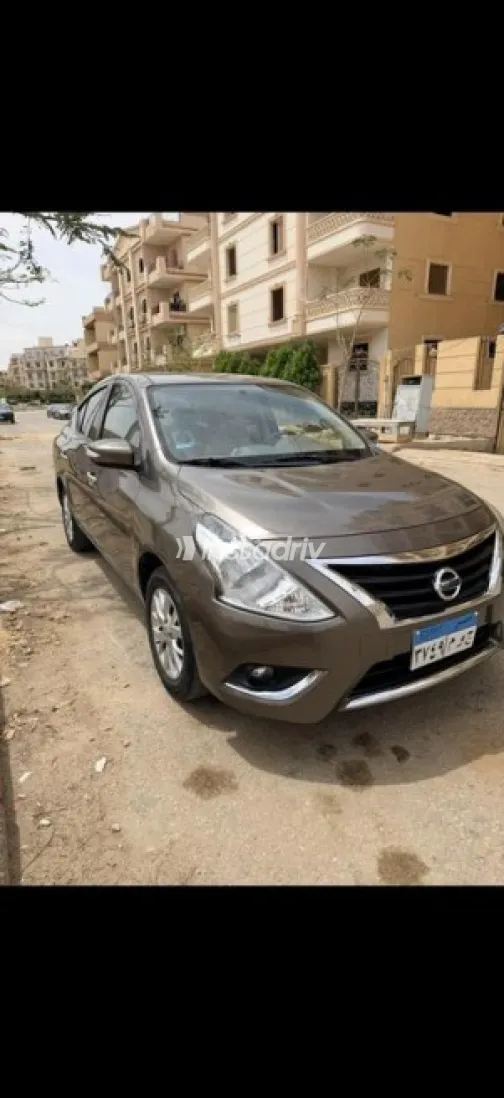 نيسان صنى 2024 رمادي غامق مستعملة للبيع - 1