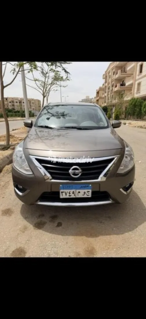 نيسان صنى 2024 رمادي غامق مستعملة للبيع - 2