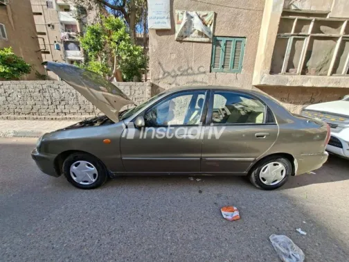 دايو لانوس 2002 ذهبي مستعملة للبيع - 4
