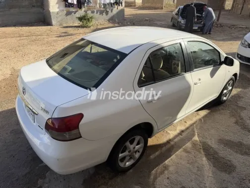 Toyota Yaris 2013 White Used for Sale - 2