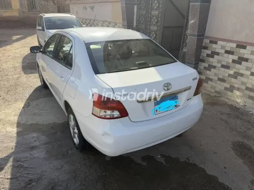 Toyota Yaris 2013 White Used for Sale - 3