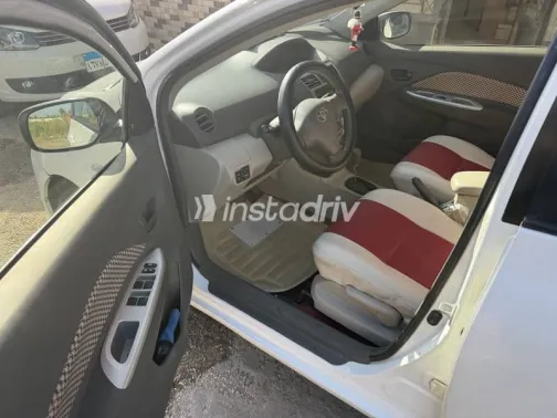 Toyota Yaris 2013 White Used for Sale - 4