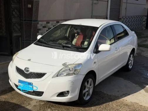 Toyota Yaris 2013 White Used for Sale - 5