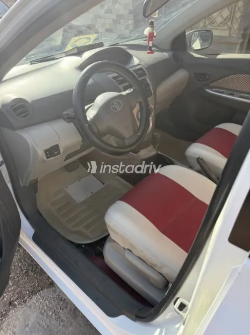 Toyota Yaris 2013 White Used for Sale - 7