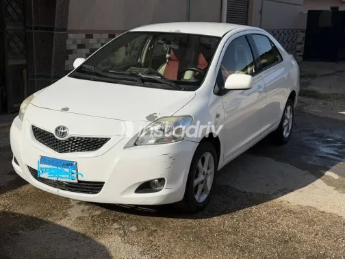 Toyota Yaris 2013 White Used for Sale - 8
