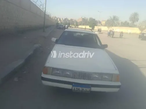 مازدا 929 1985 أبيض مستعملة للبيع - 1