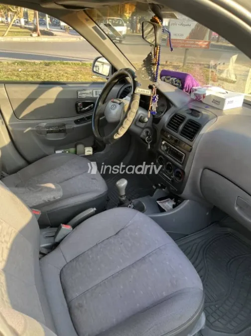 هيونداي فيرنا 2011 أبيض مستعملة للبيع - 4