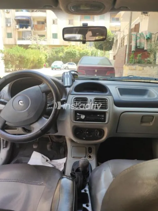 Renault Clio 2002 Silver Used for Sale - 10