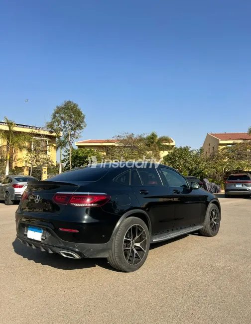 مرسيدس GLC 300 2023 أسود مستعملة للبيع - 2