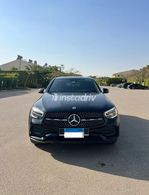 مرسيدس GLC 300 2023 أسود مستعملة للبيع - 3