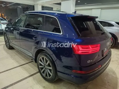 اودي Q7 2019 أزرق غامق مستعملة للبيع - 6