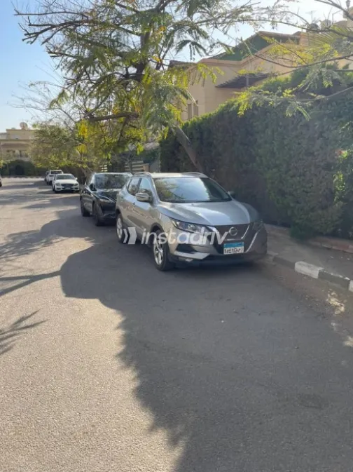 Nissan Qashqai 2021 Silver Used for Sale - 3