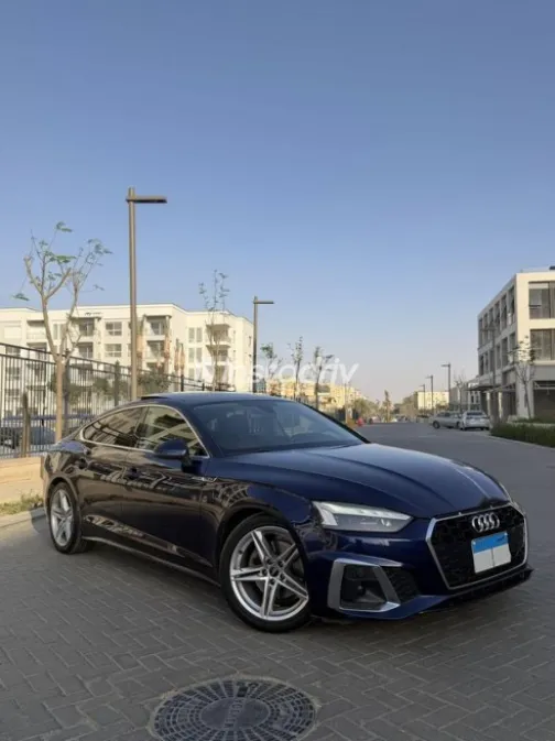 اودي A5 2023 أزرق غامق مستعملة للبيع - 2