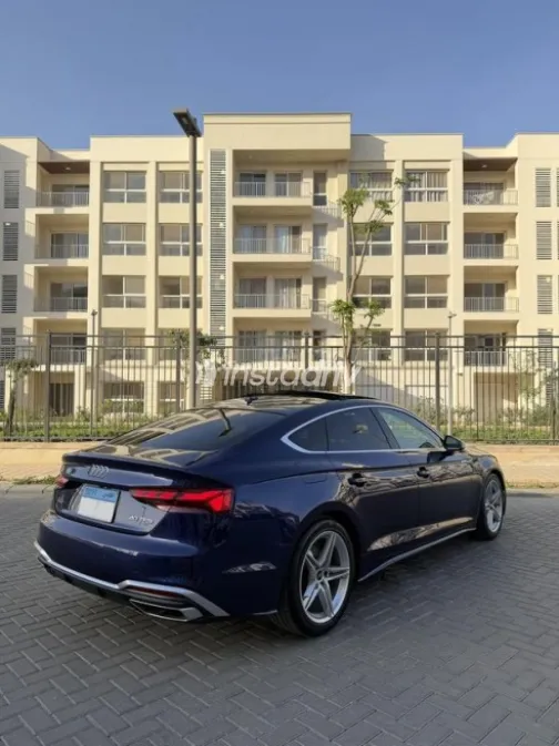 اودي A5 2023 أزرق غامق مستعملة للبيع - 4
