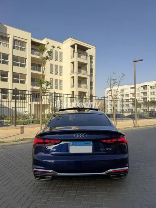اودي A5 2023 أزرق غامق مستعملة للبيع - 5