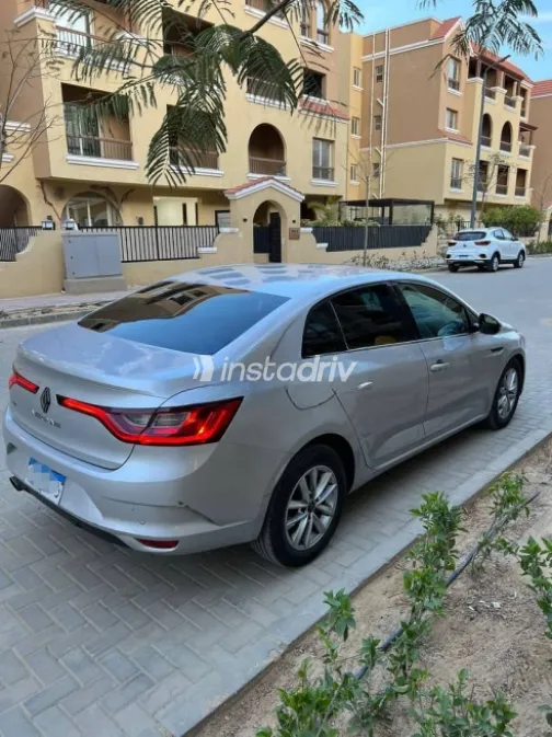 رينو ميجان 2019 فضي مستعملة للبيع - 3