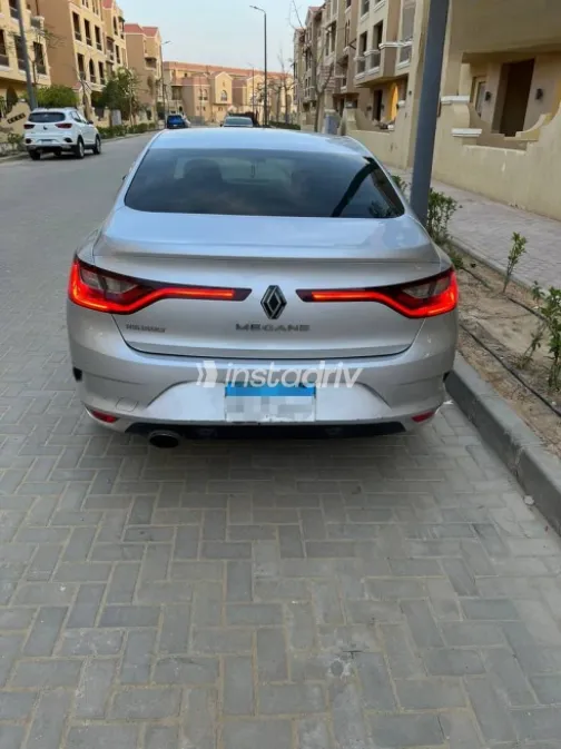 رينو ميجان 2019 فضي مستعملة للبيع - 4