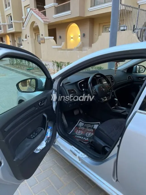 رينو ميجان 2019 فضي مستعملة للبيع - 7