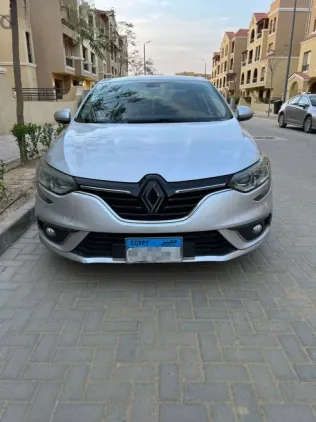 رينو ميجان 2019 فضي مستعملة للبيع