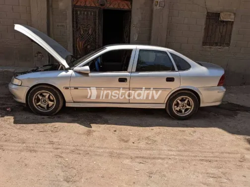 اوبل فيكترا 2002 فضي مستعملة للبيع - 4