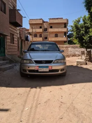 اوبل فيكترا 2002 فضي مستعملة للبيع