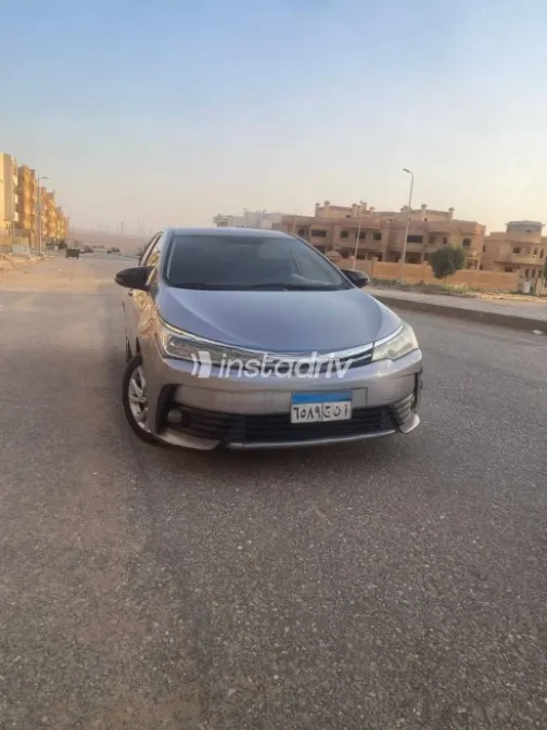 تويوتا كورولا 2019 رمادي مستعملة للبيع - 2