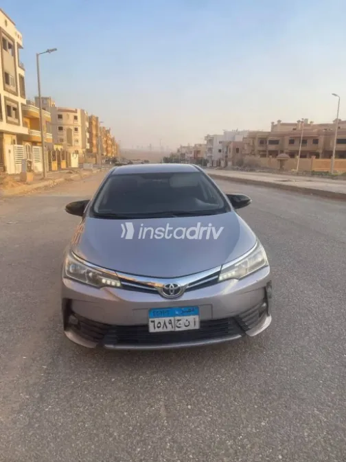 تويوتا كورولا 2019 رمادي مستعملة للبيع - 5