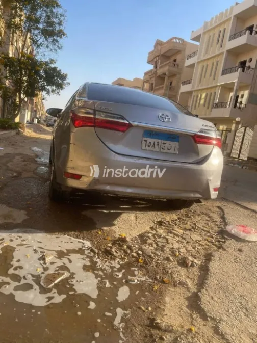 تويوتا كورولا 2019 رمادي مستعملة للبيع - 6