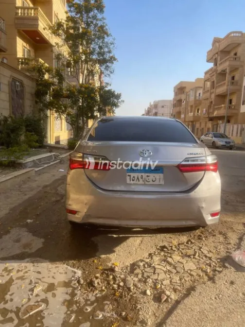 تويوتا كورولا 2019 رمادي مستعملة للبيع - 7