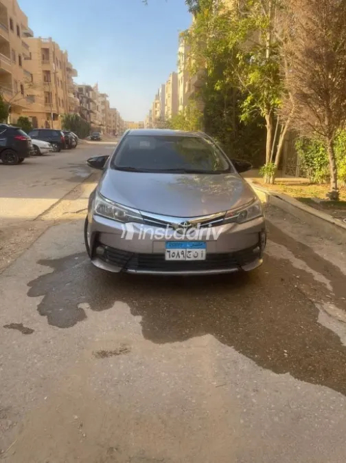 تويوتا كورولا 2019 رمادي مستعملة للبيع - 8